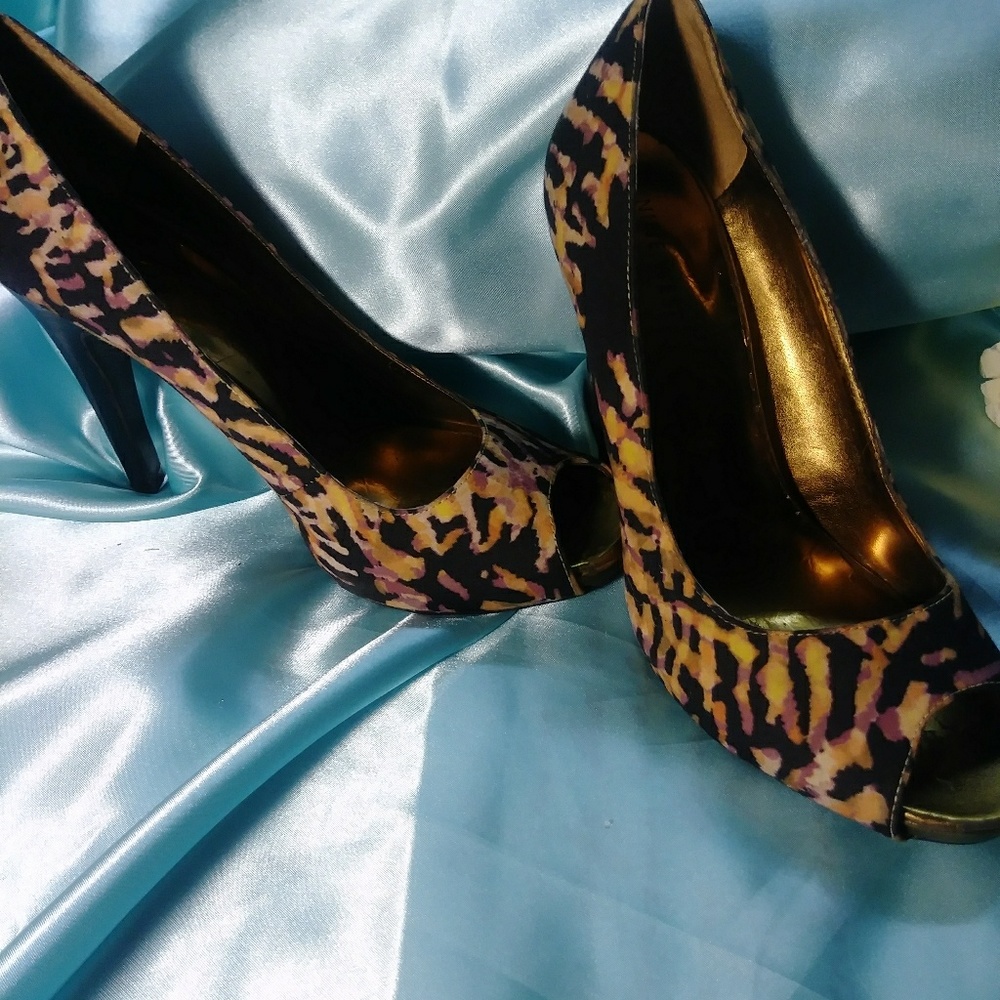 Nine West Leopard print pumps size 7